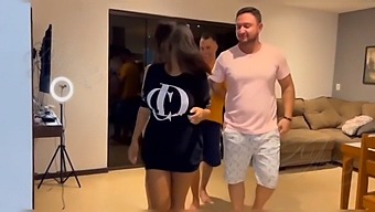 Geht Es Gut, Wenn Wir Zum Ersten Mal Freunde Für Eine Orgie Begrüßen?