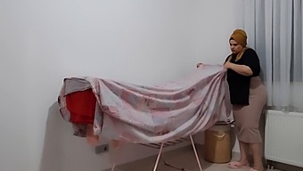 Pociągają Mnie Obfite Pośladki Macochy