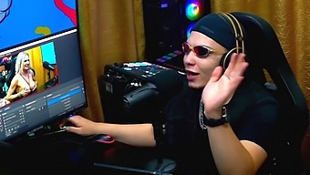Milf Sheepada Podnieca Się Podczas Podcastu I Wystawia Swoje Duże Piersi Na Widok Ruana