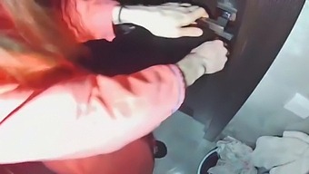Esposa Real Engaña Con Los Amigos De Su Marido Y Se La Follan Por El Culo